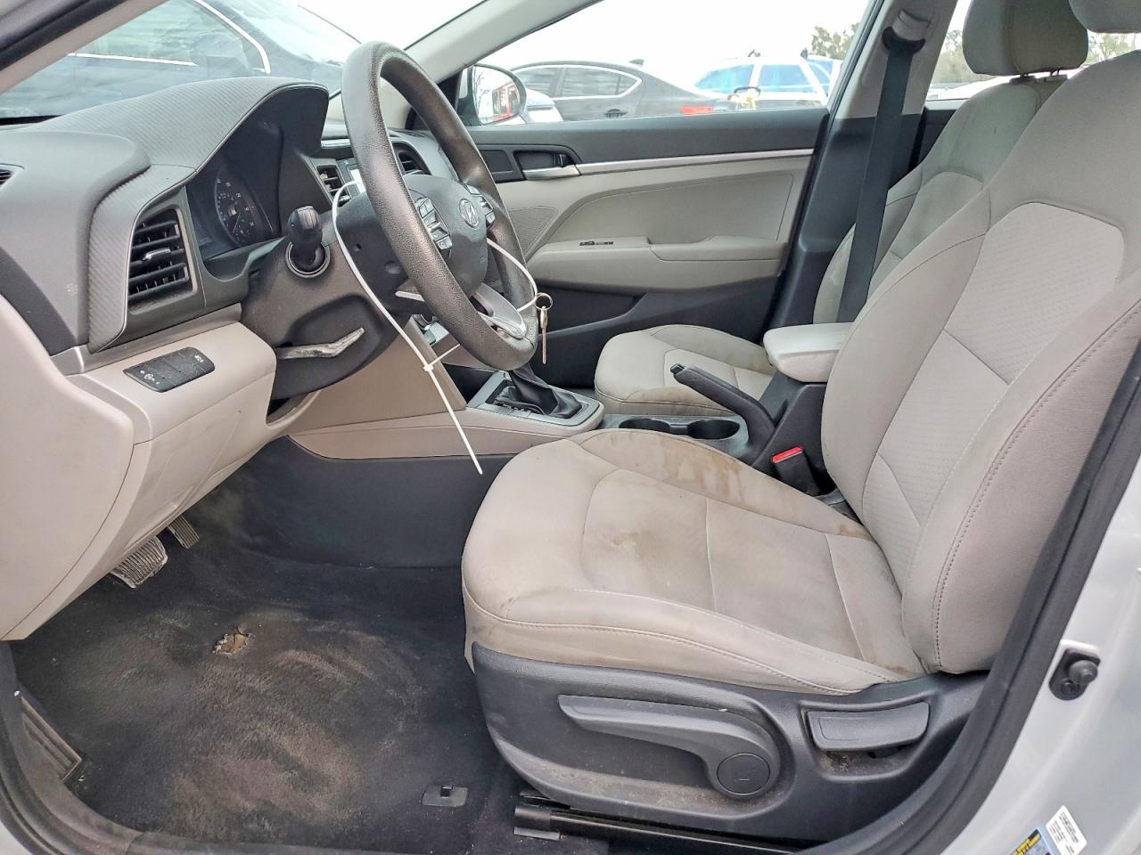 2019 HYUNDAI ELANTRA SE photo 13