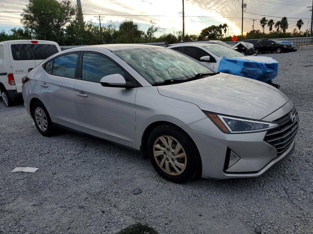 2019 HYUNDAI ELANTRA SE photo 7