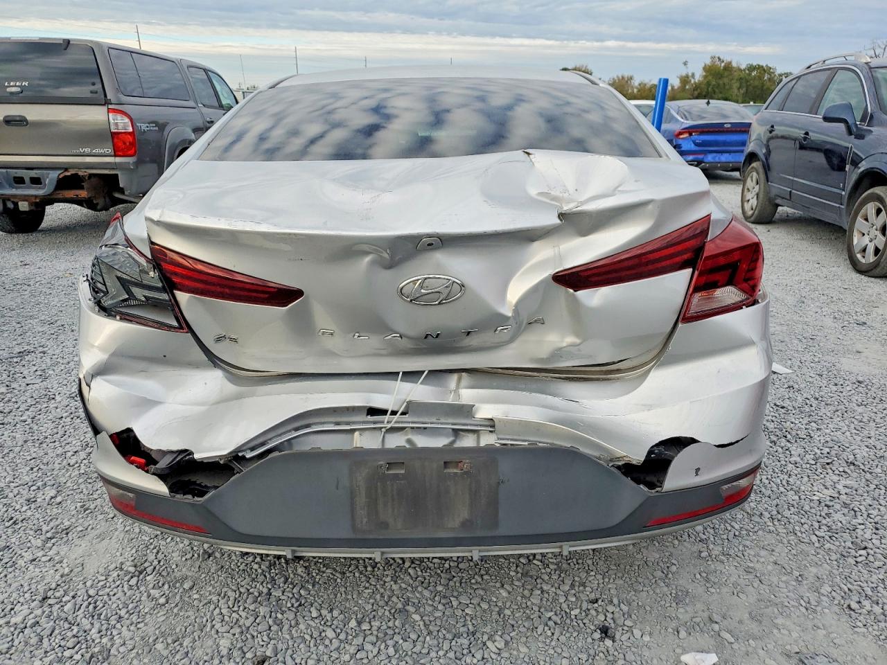 2019 HYUNDAI ELANTRA SE photo 11
