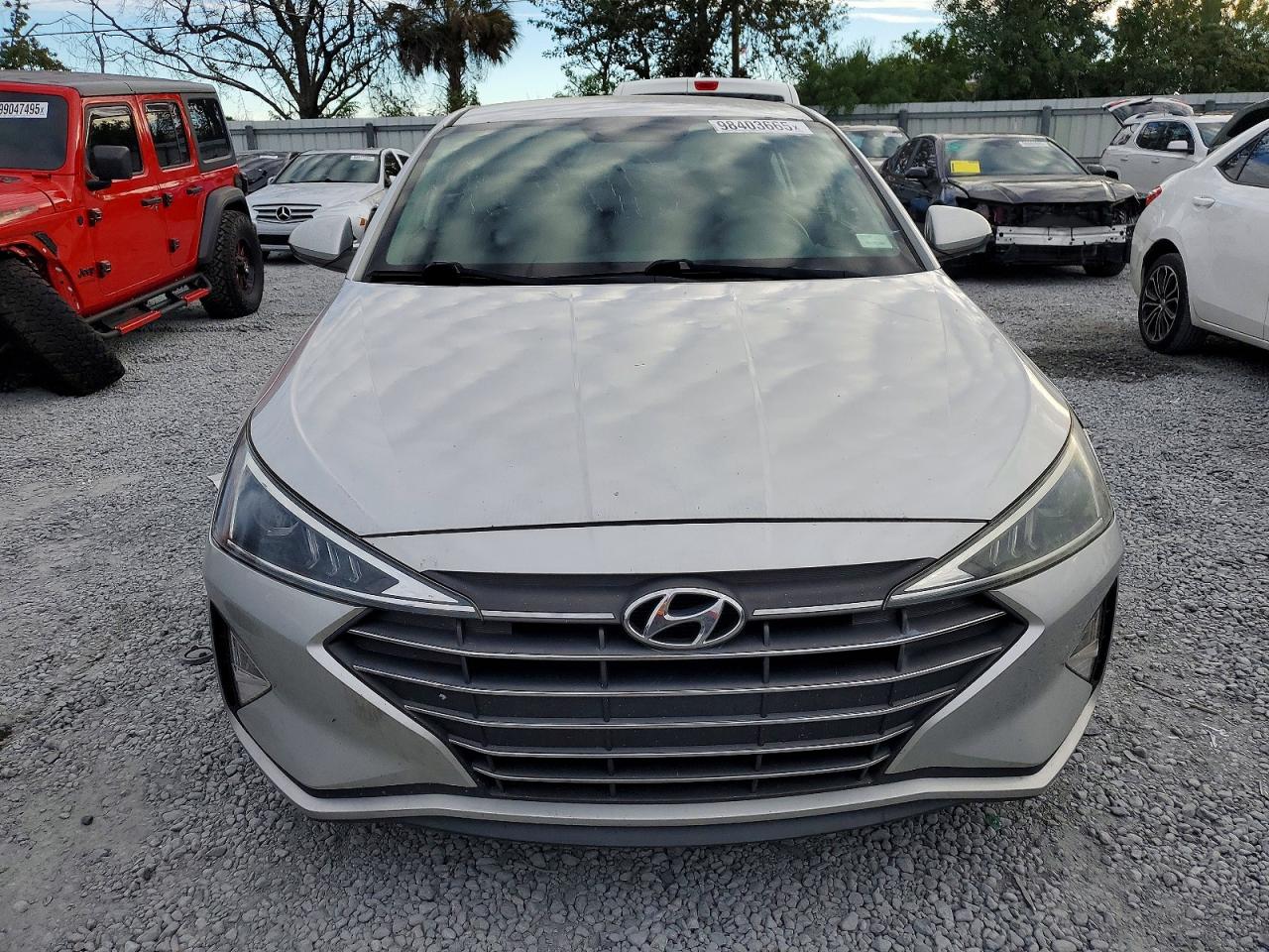 2019 HYUNDAI ELANTRA SE photo 9