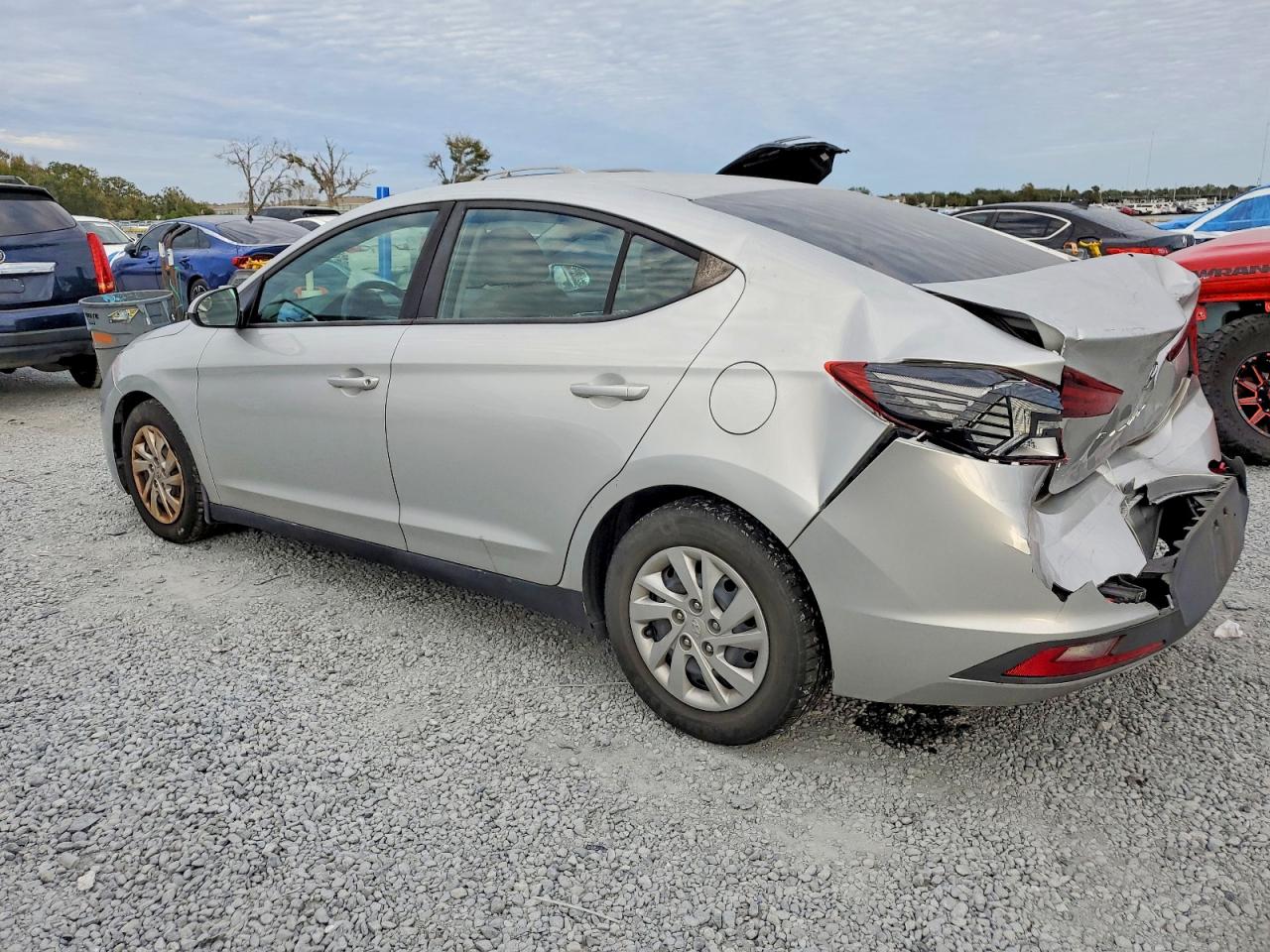 2019 HYUNDAI ELANTRA SE photo 3