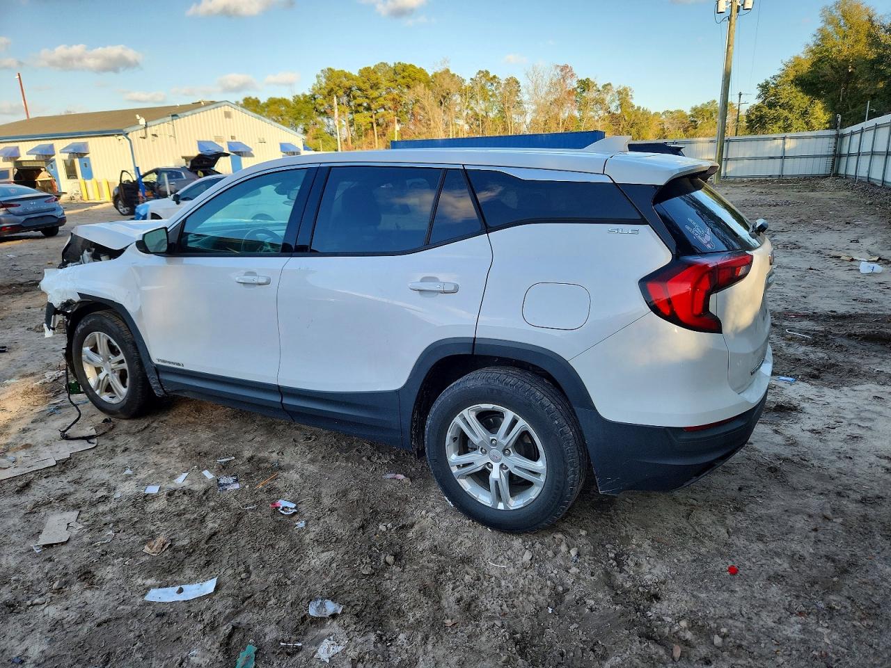 2020 GMC TERRAIN SLE photo 2