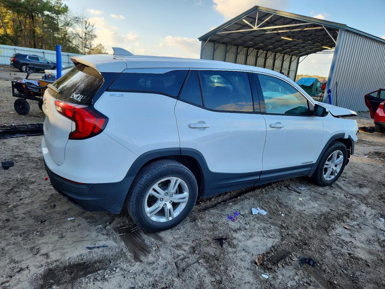 2020 GMC TERRAIN SLE photo 3
