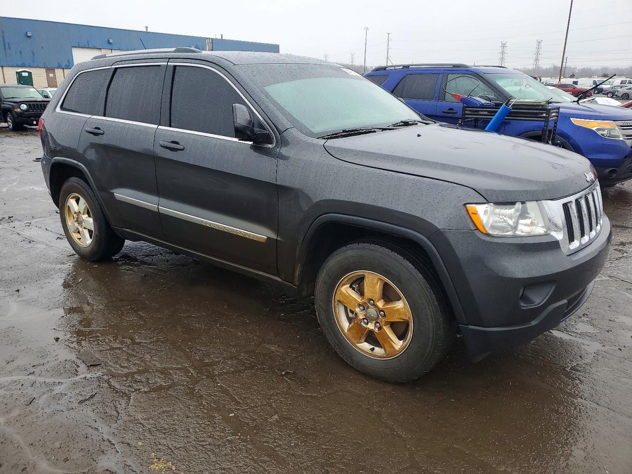 2011 JEEP GRAND CHEROKEE LAREDO photo 4