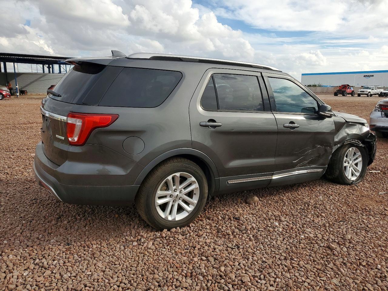 2016 FORD EXPLORER XLT photo 3