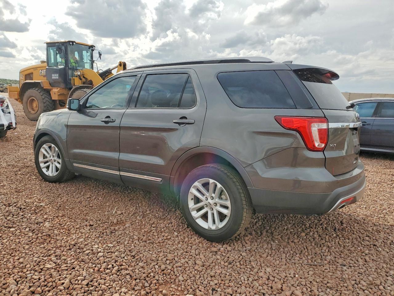 2016 FORD EXPLORER XLT photo 2