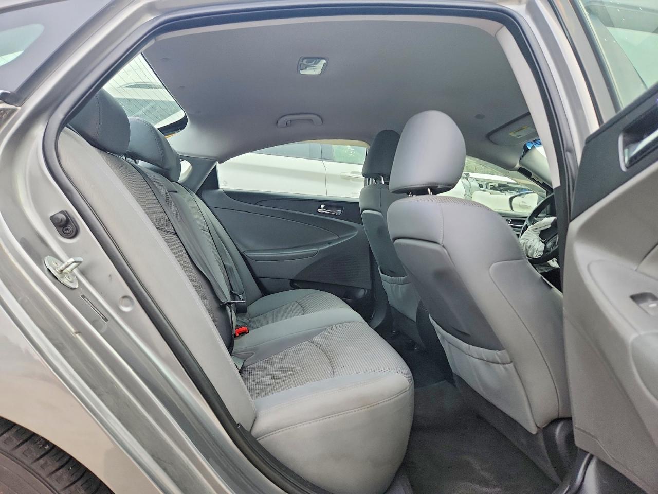 2013 HYUNDAI SONATA GLS photo 10