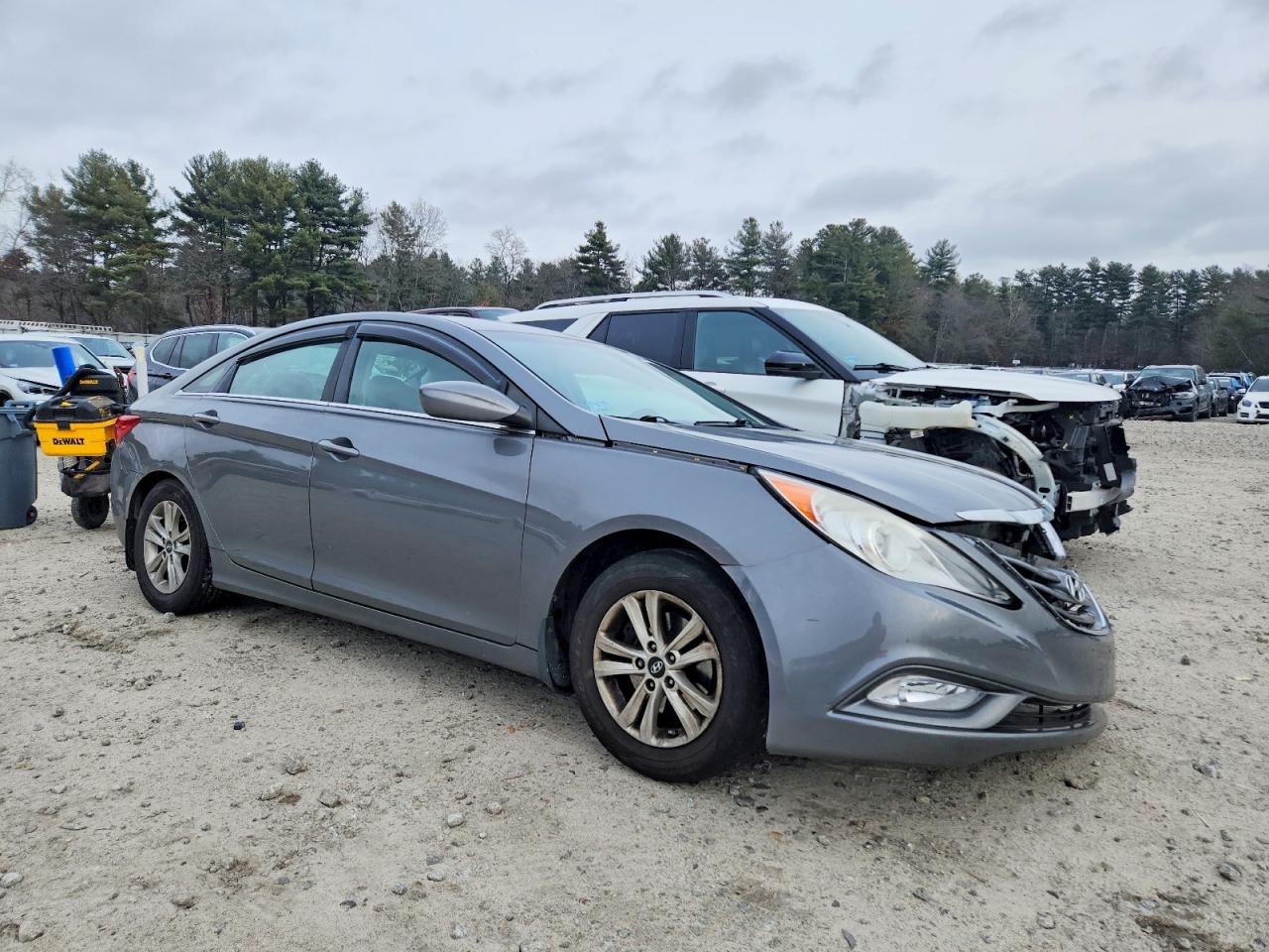 2013 HYUNDAI SONATA GLS photo 4
