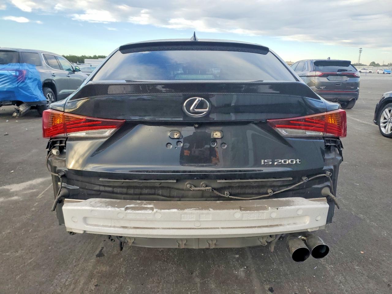 2017 LEXUS IS 200T photo 11