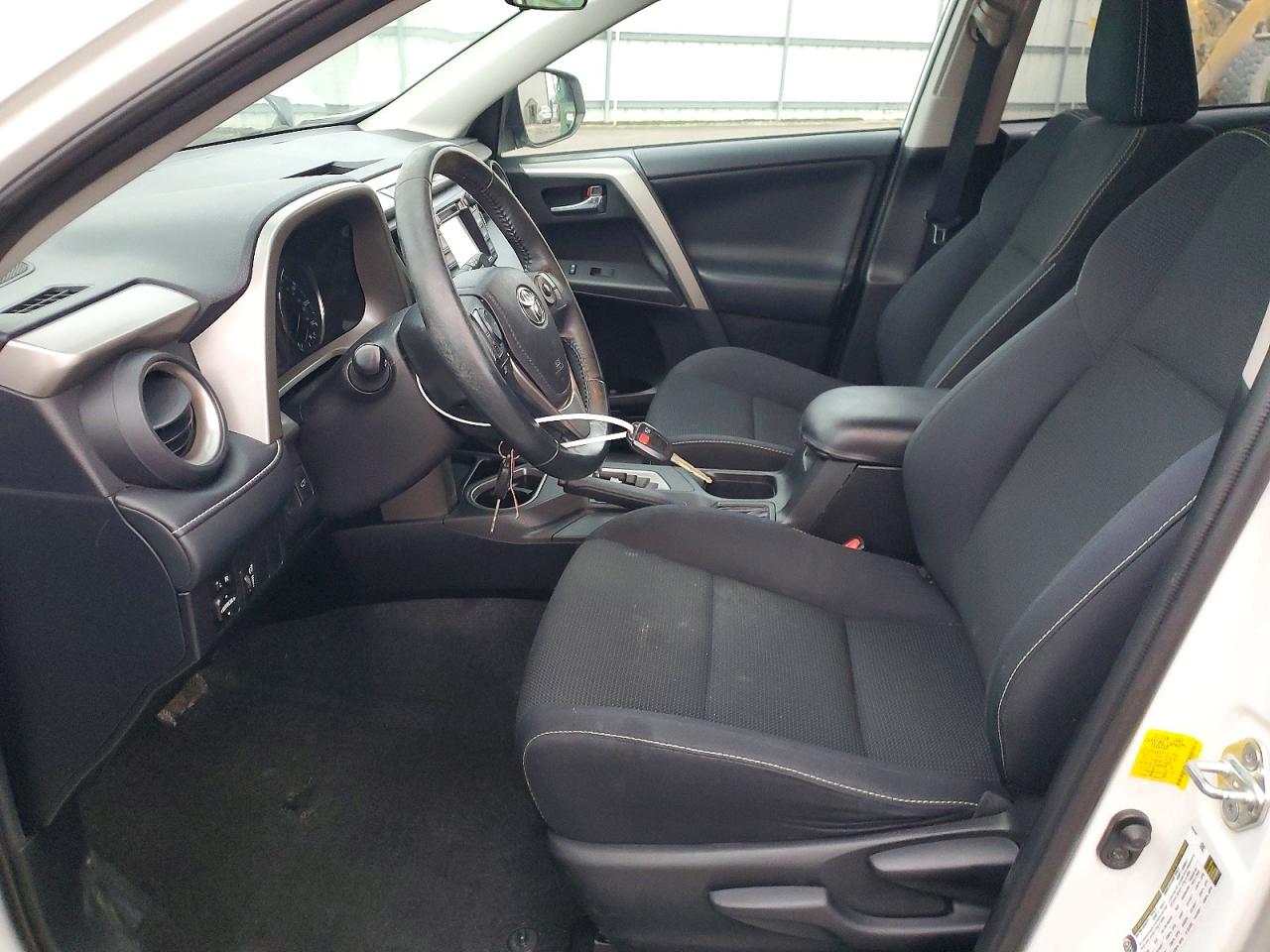 2016 TOYOTA RAV4 XLE photo 7