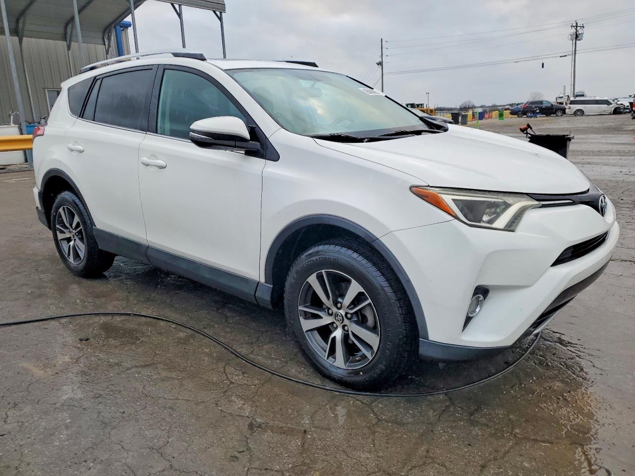 2016 TOYOTA RAV4 XLE photo 4