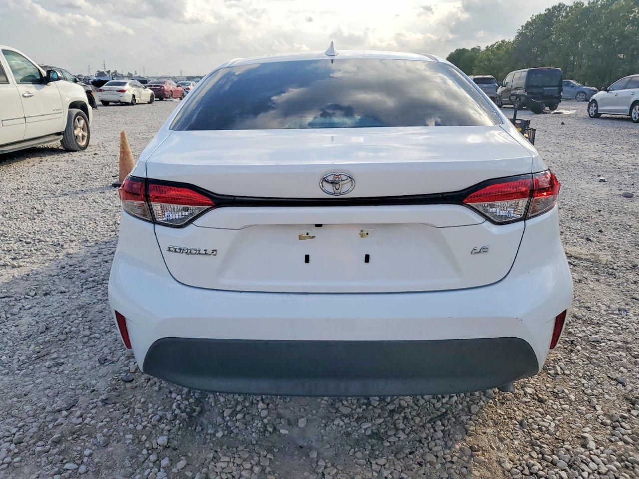 2023 TOYOTA COROLLA LE photo 6