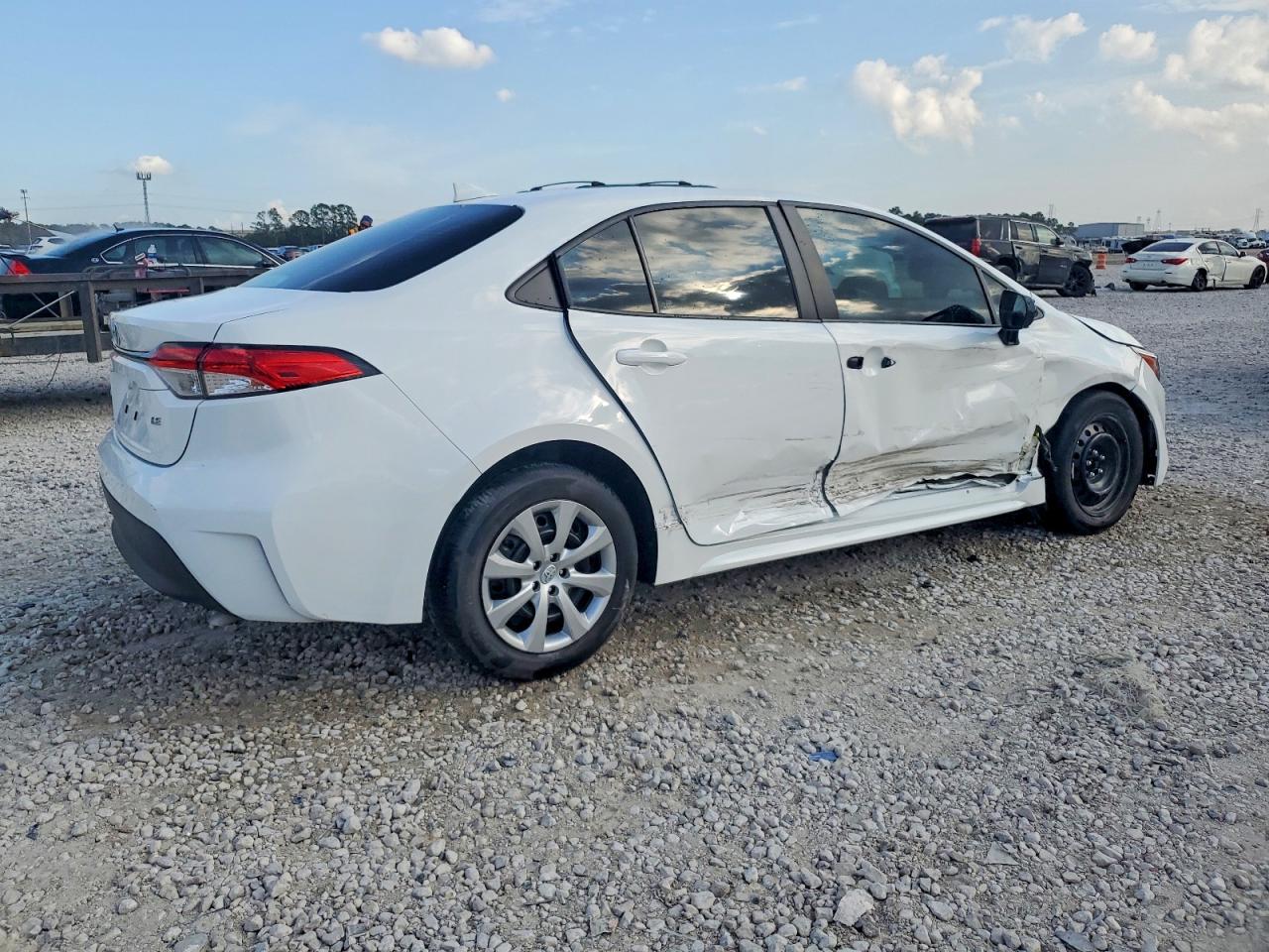 2023 TOYOTA COROLLA LE photo 3