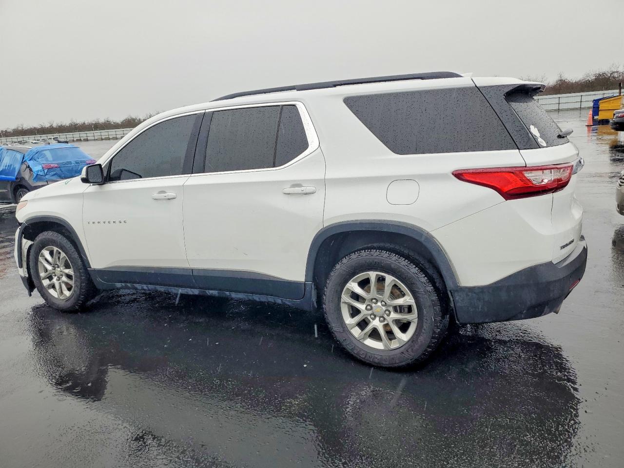 2019 CHEVROLET TRAVERSE LT photo 2