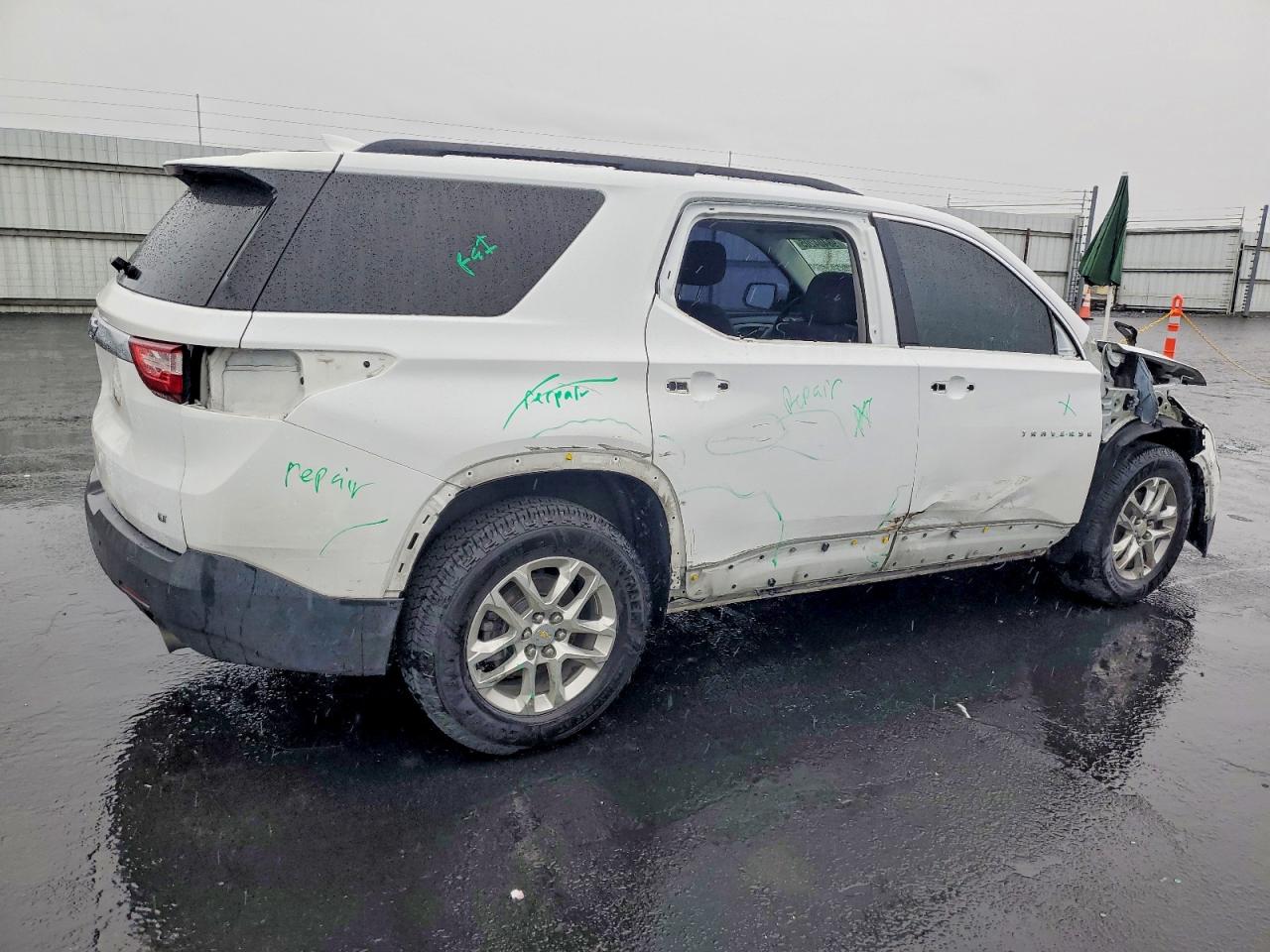 2019 CHEVROLET TRAVERSE LT photo 3