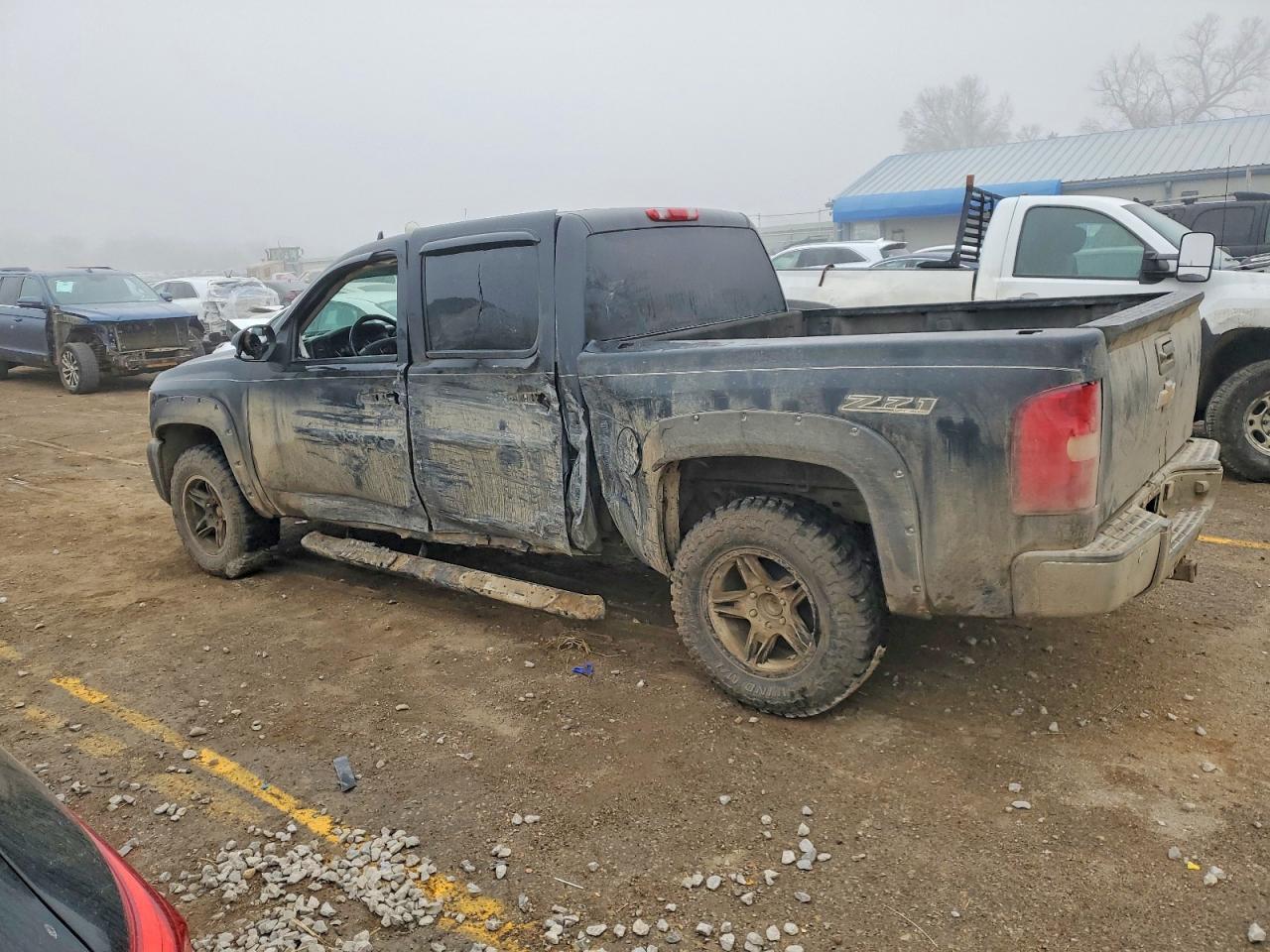 2010 CHEVROLET SILVERADO K1500 LT photo 2