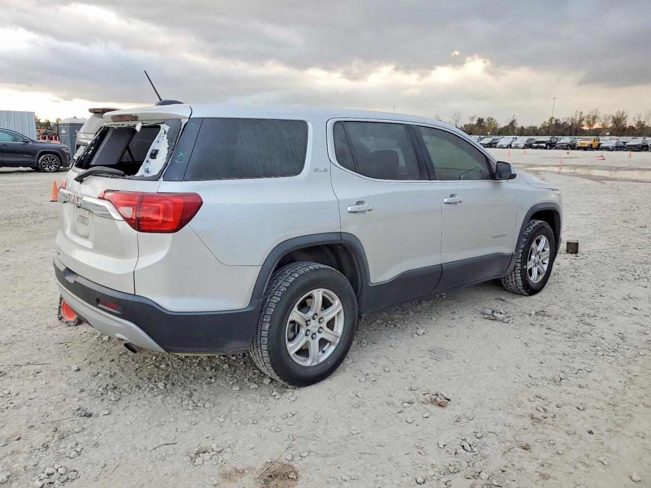 2019 GMC ACADIA SLE photo 3