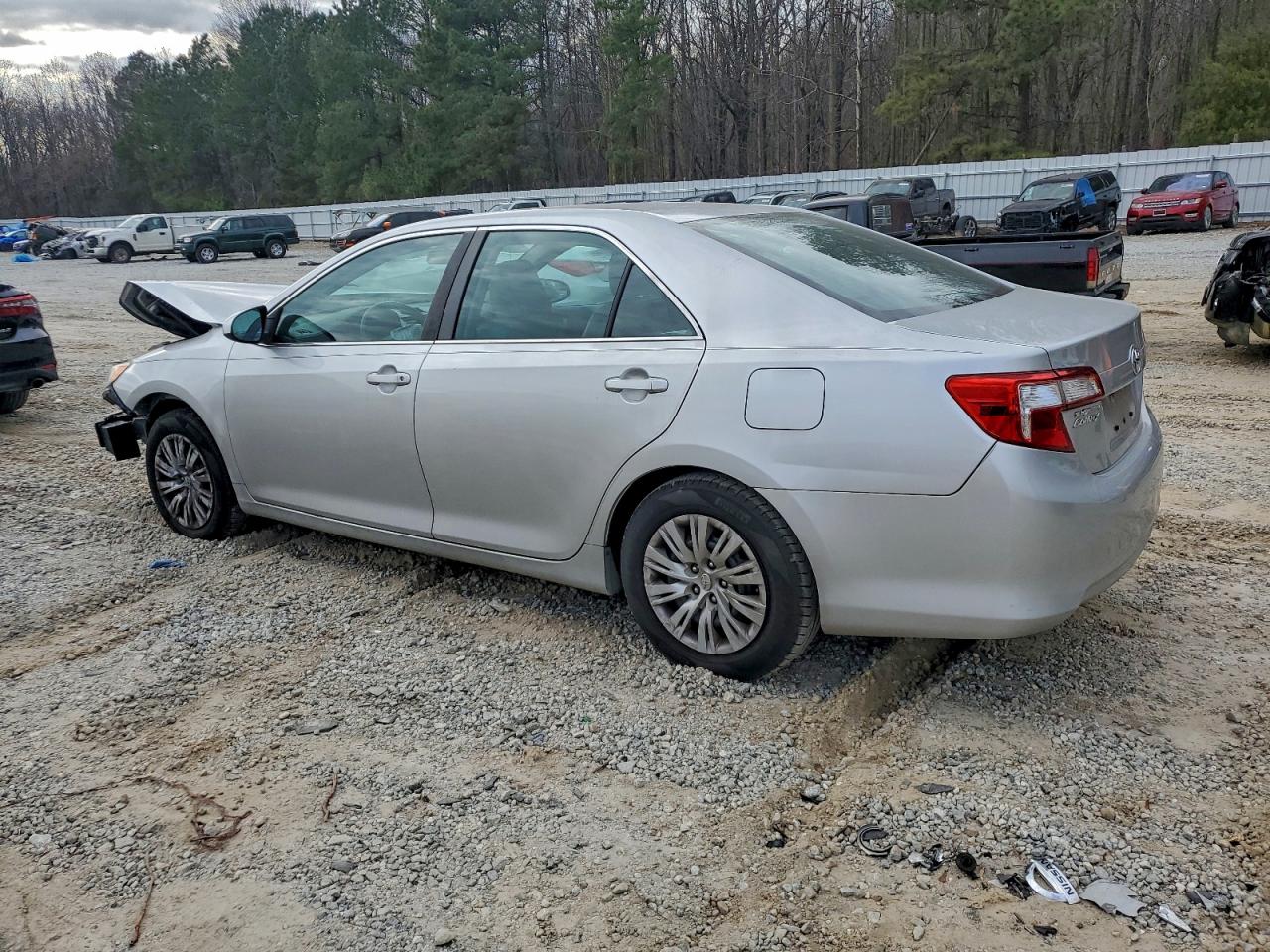 2014 TOYOTA CAMRY L photo 2