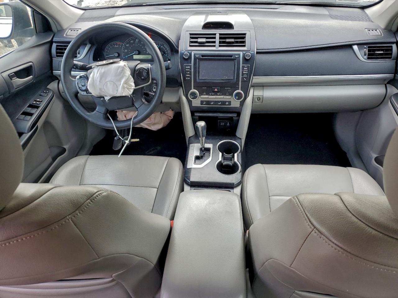 2014 TOYOTA CAMRY L photo 8