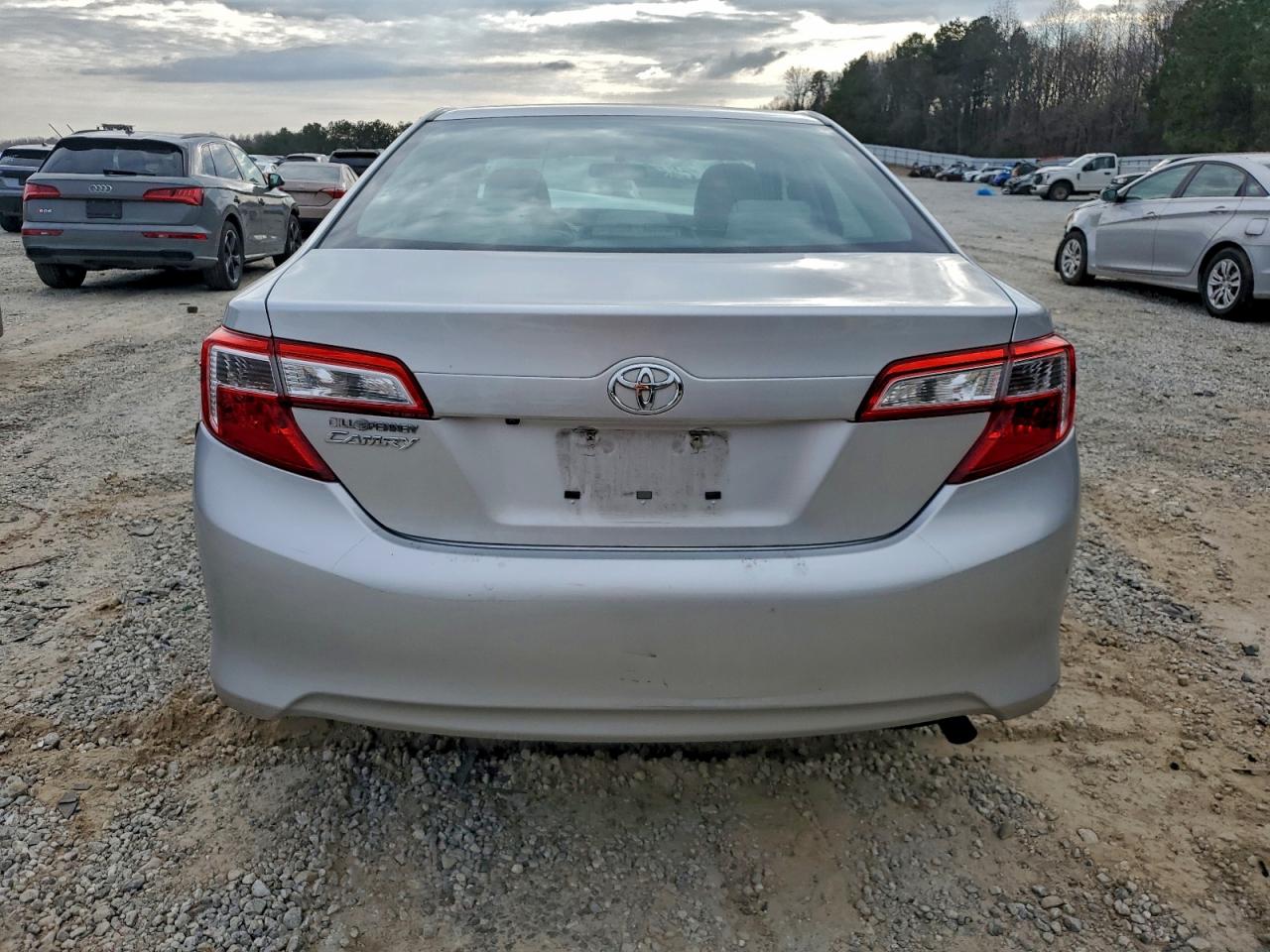 2014 TOYOTA CAMRY L photo 6