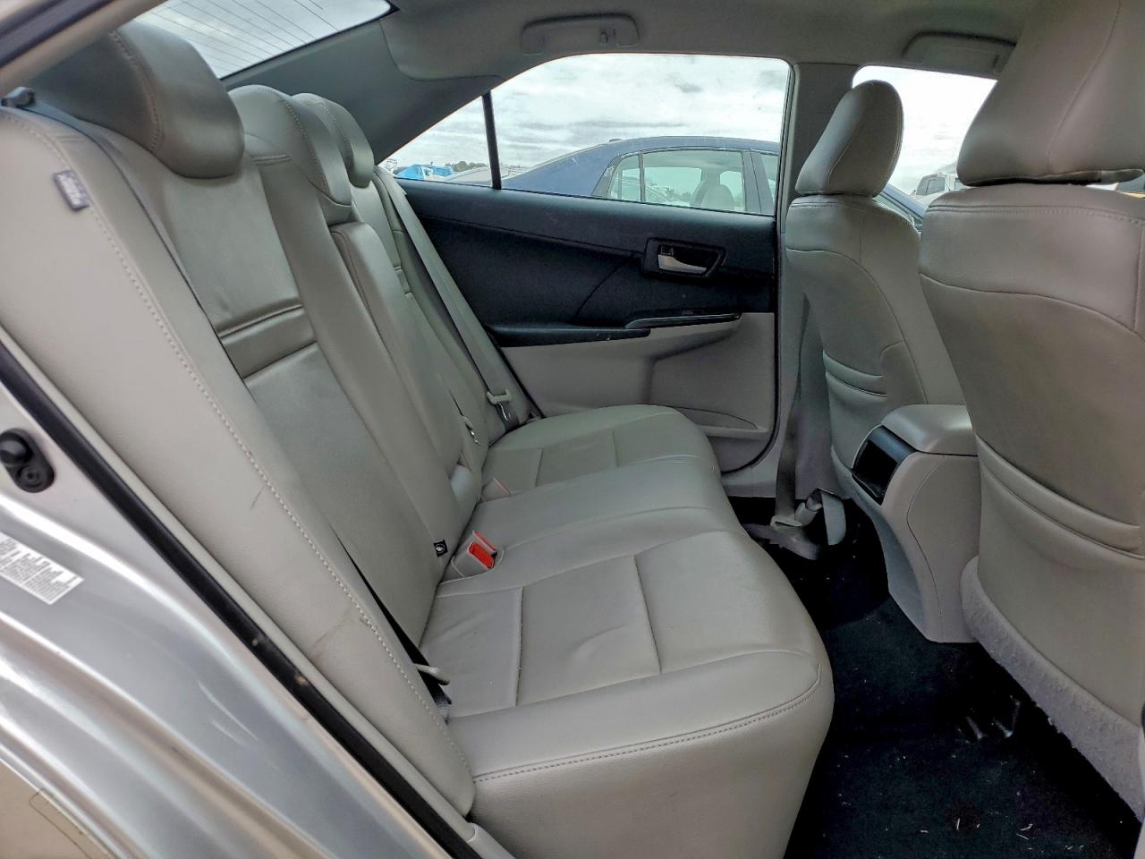 2014 TOYOTA CAMRY L photo 10