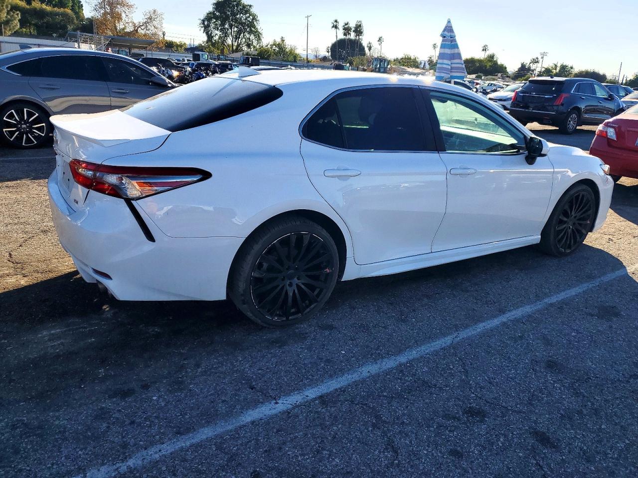 2019 TOYOTA CAMRY L photo 3