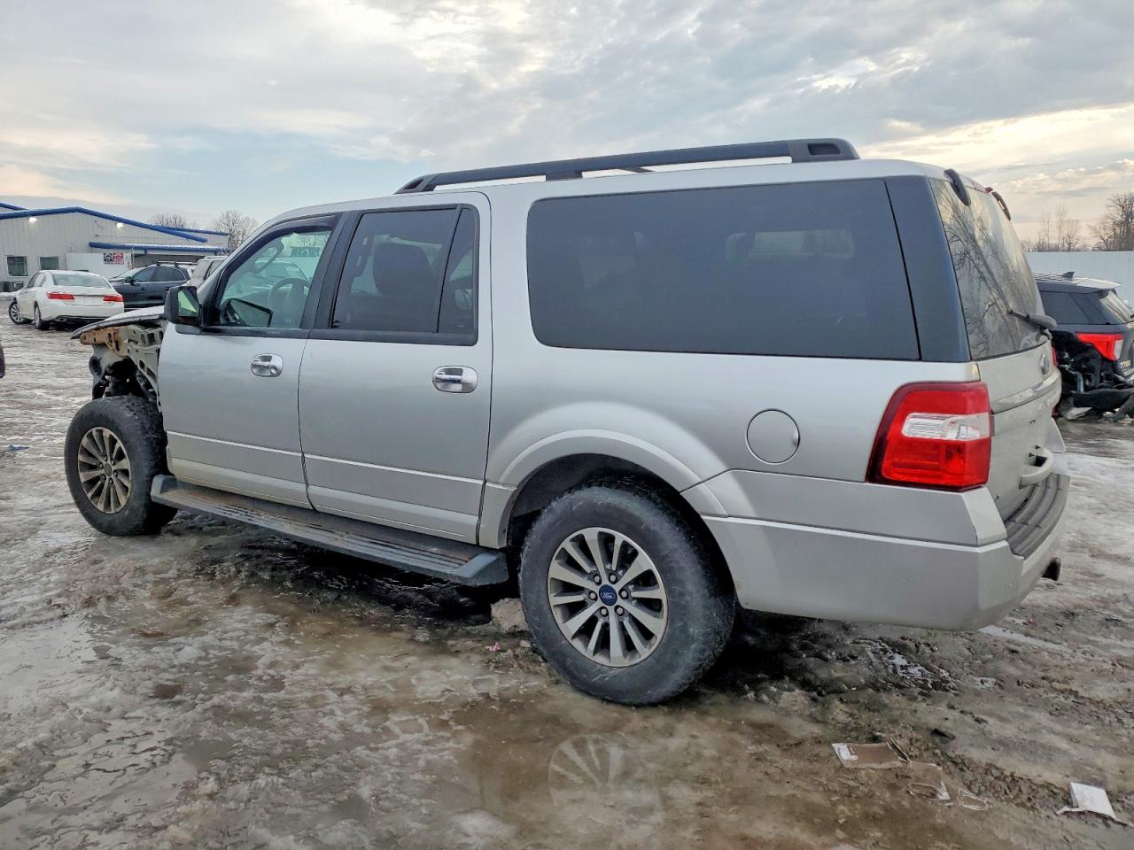 2017 FORD EXPEDITION EL XLT photo 2