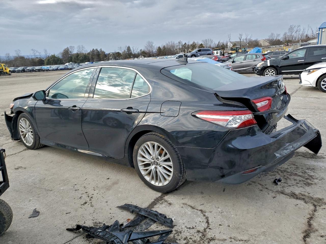 2019 TOYOTA CAMRY L photo 2