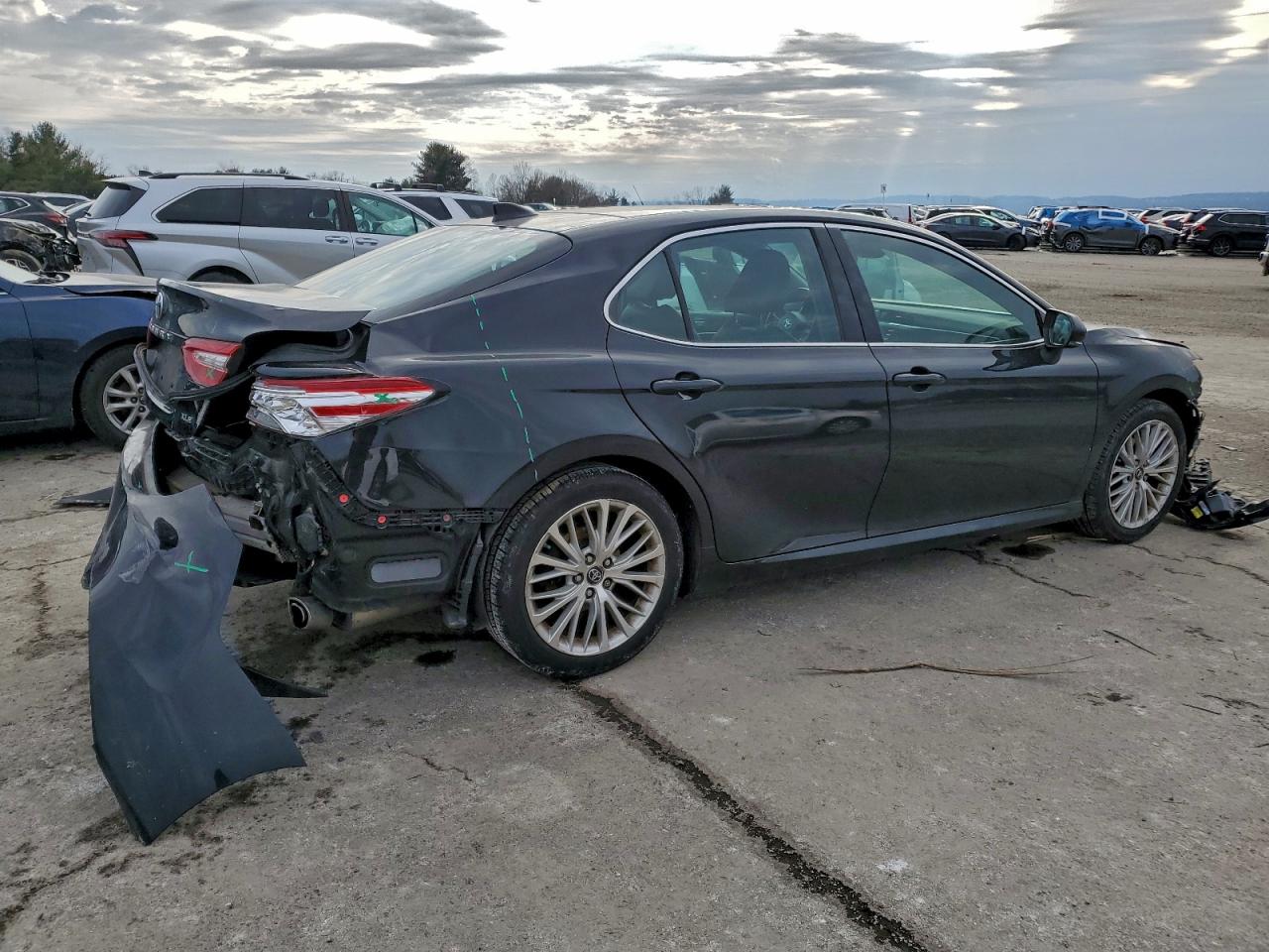2019 TOYOTA CAMRY L photo 3