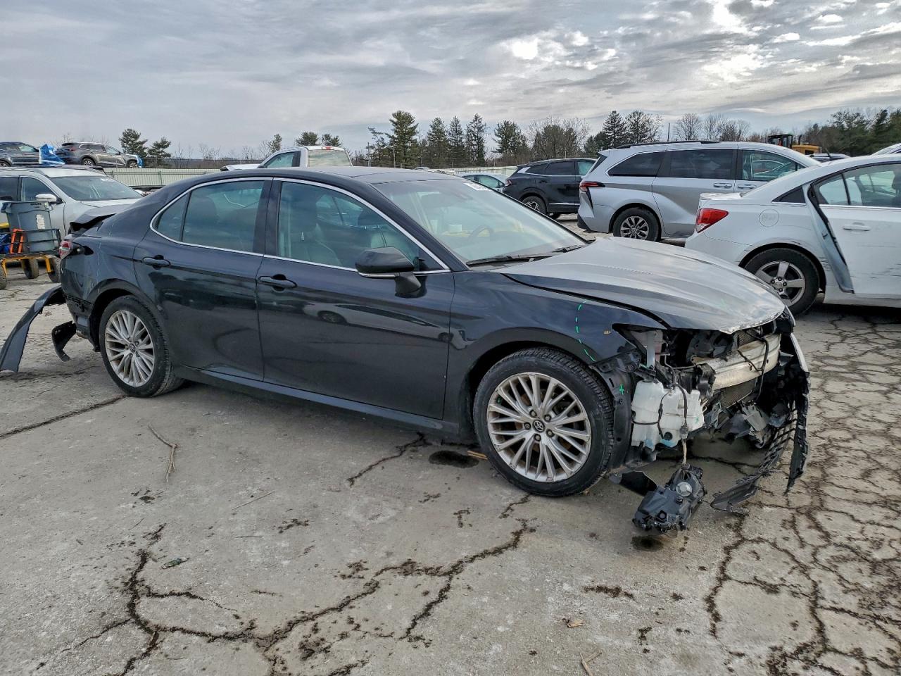 2019 TOYOTA CAMRY L photo 4