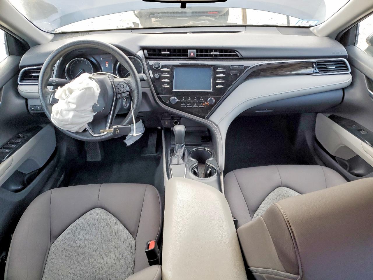 2019 TOYOTA CAMRY L photo 8