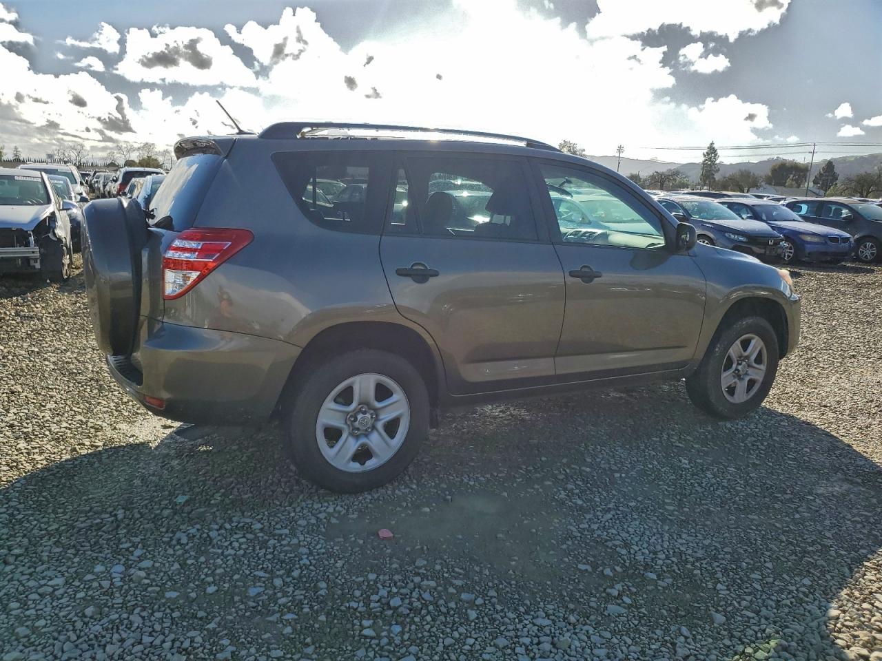 2011 TOYOTA RAV4 photo 3