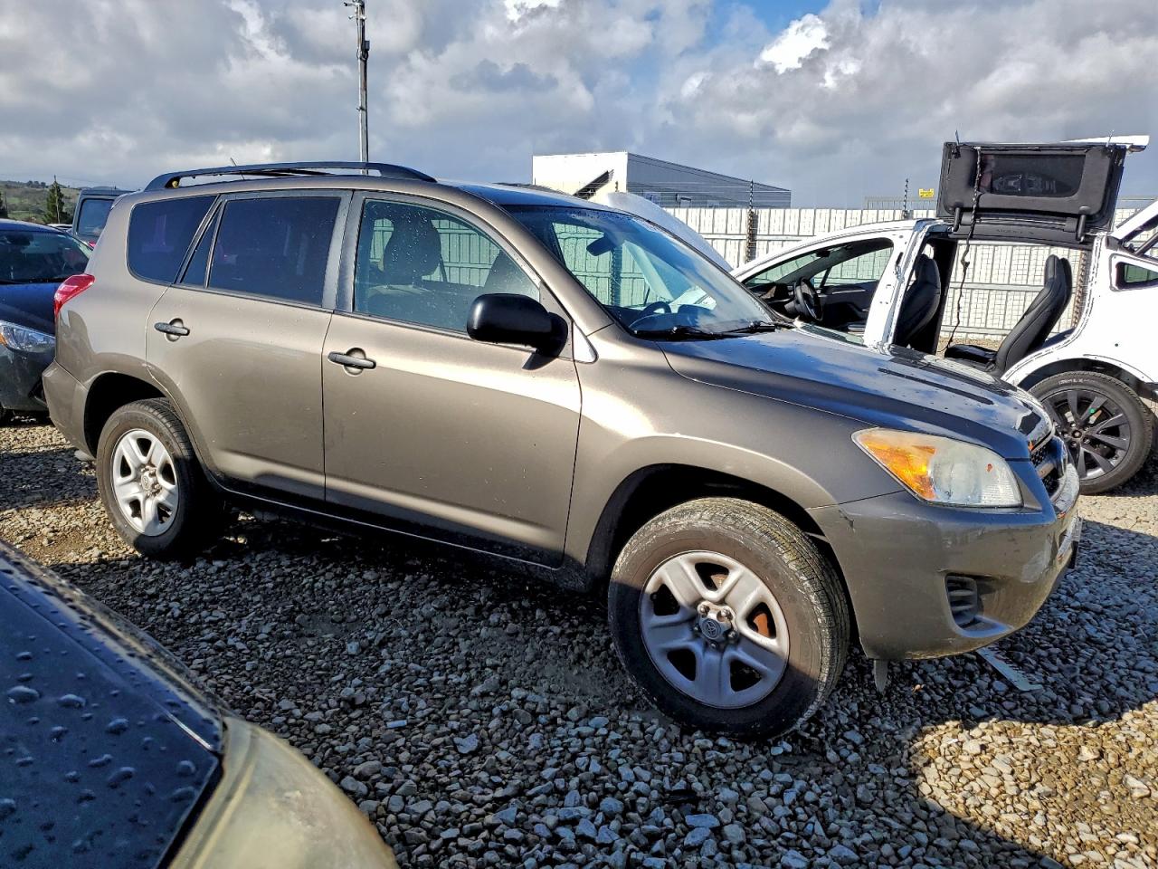 2011 TOYOTA RAV4 photo 4