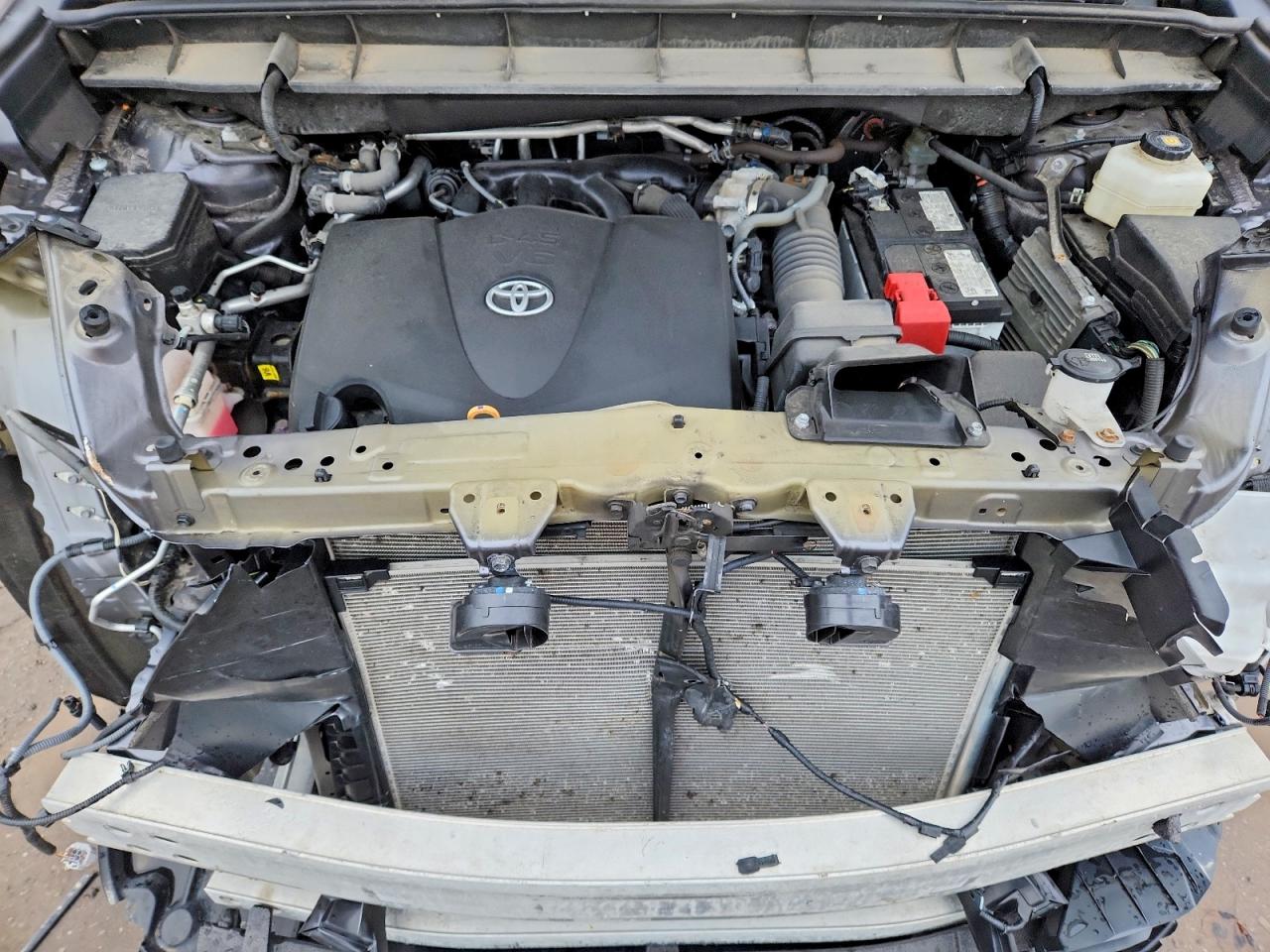 2022 TOYOTA HIGHLANDER XLE photo 12