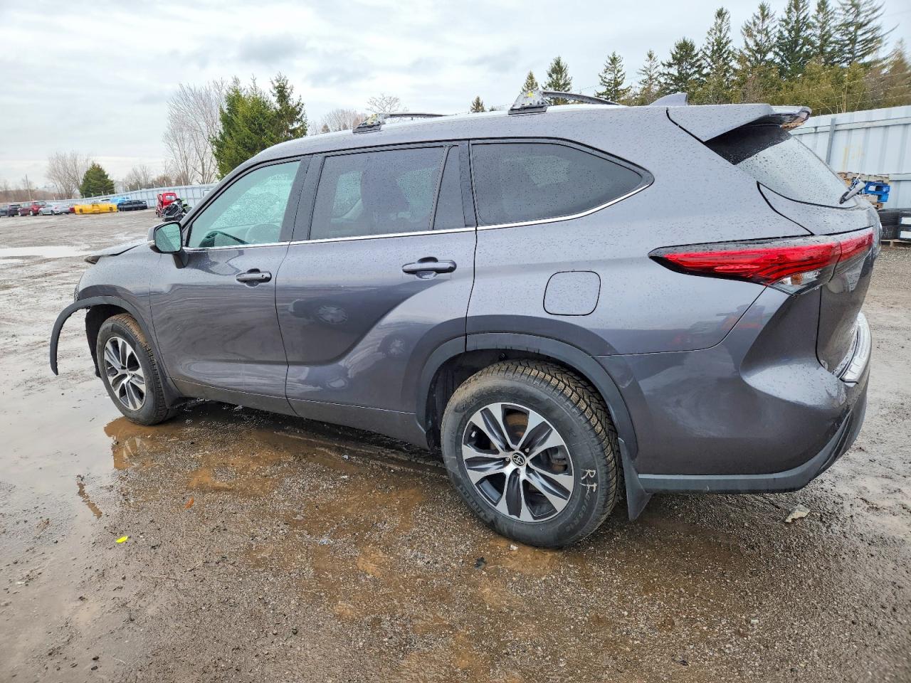 2022 TOYOTA HIGHLANDER XLE photo 2