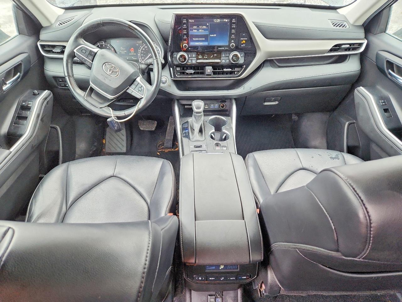 2022 TOYOTA HIGHLANDER XLE photo 8