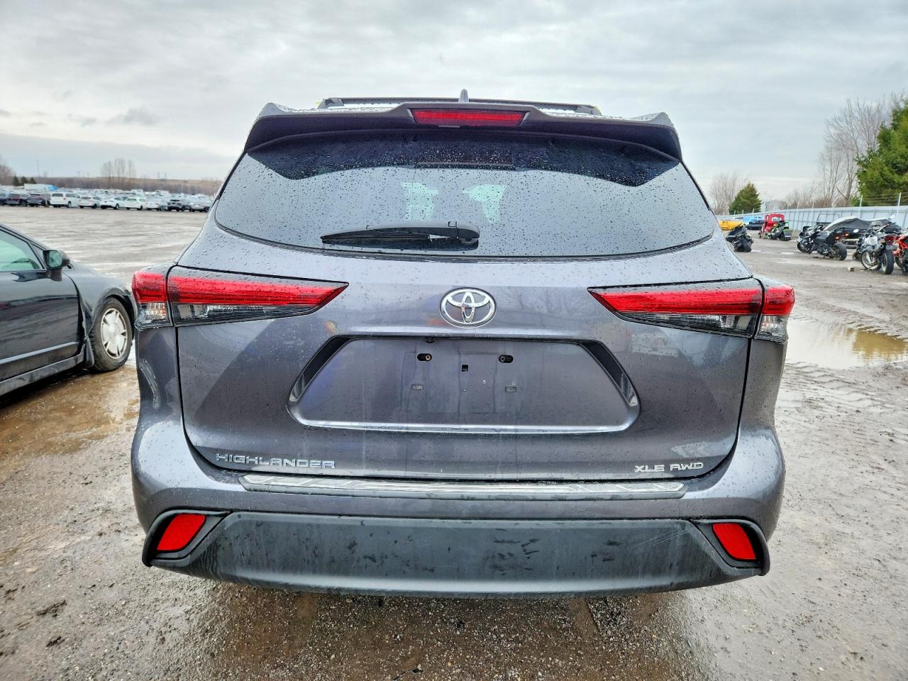 2022 TOYOTA HIGHLANDER XLE photo 6