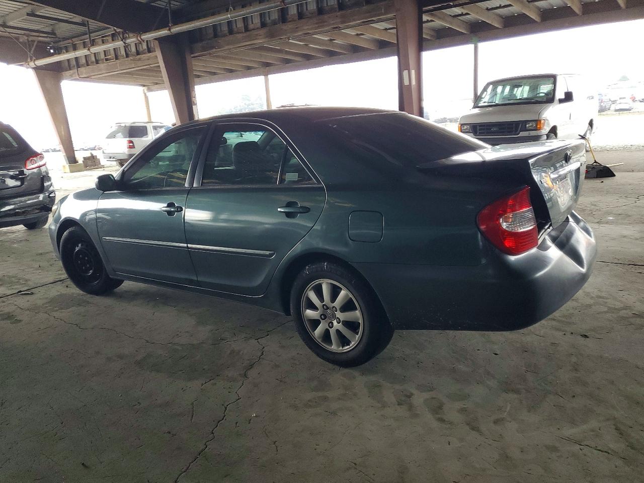 2004 TOYOTA CAMRY LE photo 2
