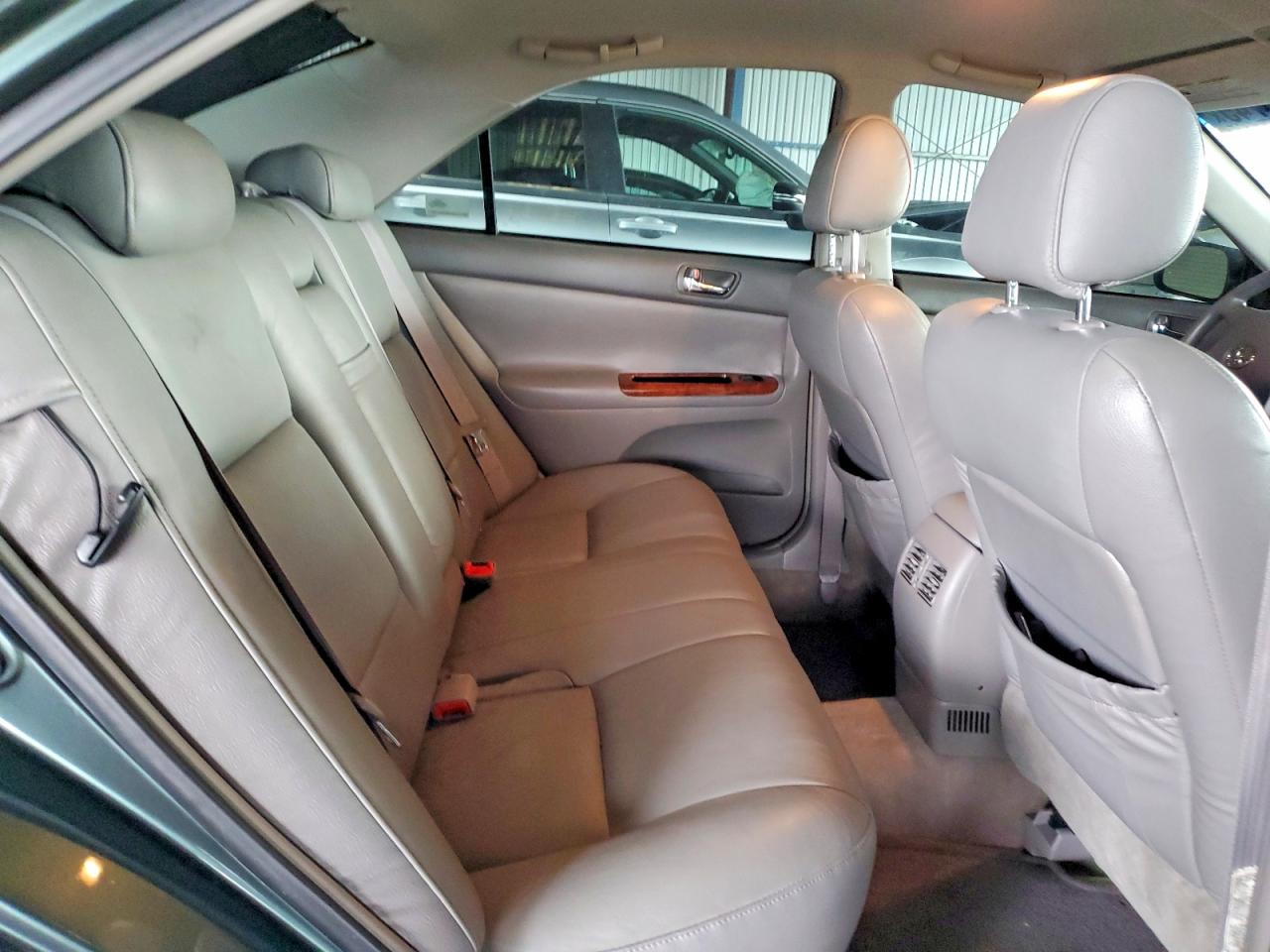 2004 TOYOTA CAMRY LE photo 10