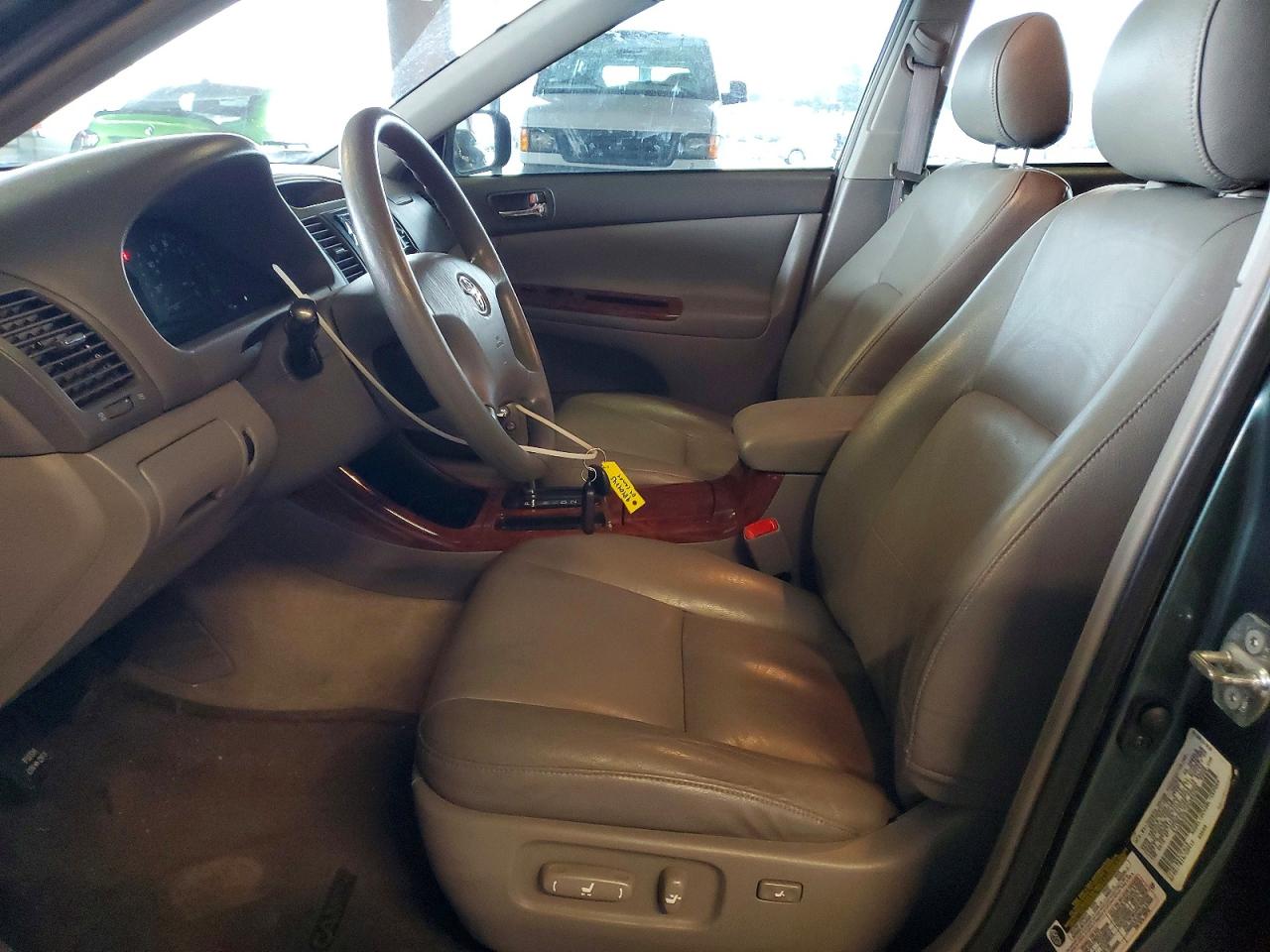 2004 TOYOTA CAMRY LE photo 7