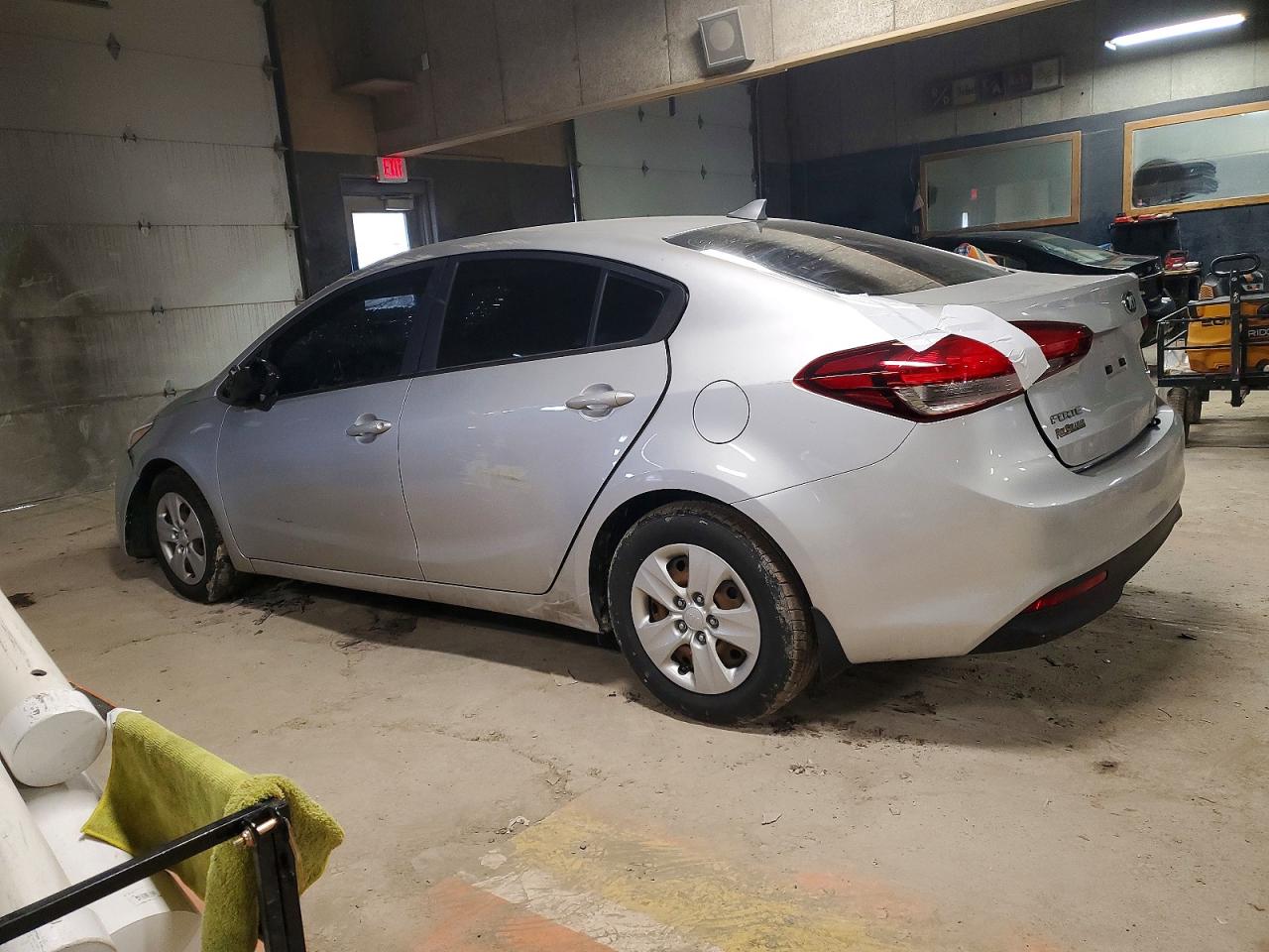 2017 KIA FORTE LX photo 2