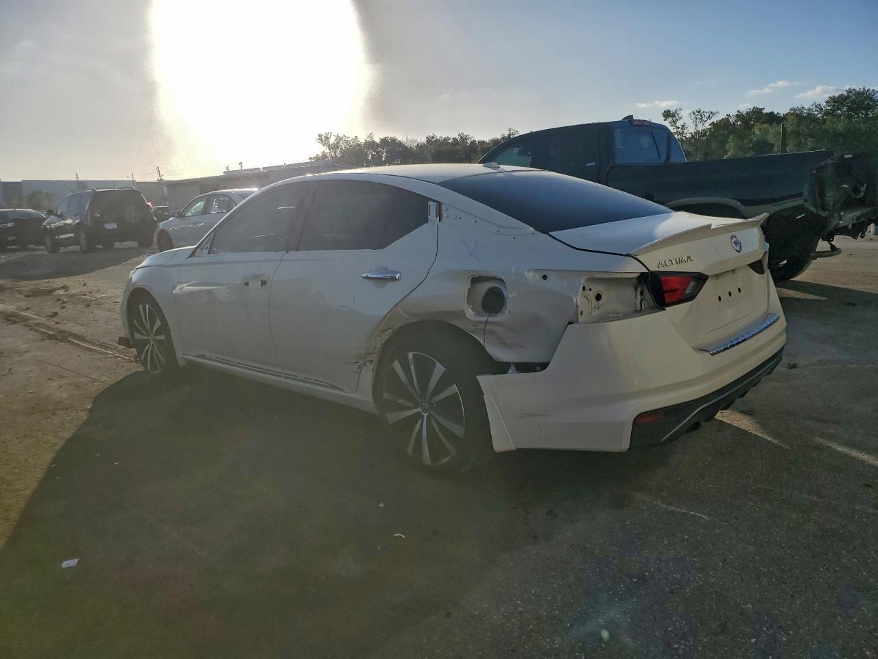 2019 NISSAN ALTIMA SR photo 2