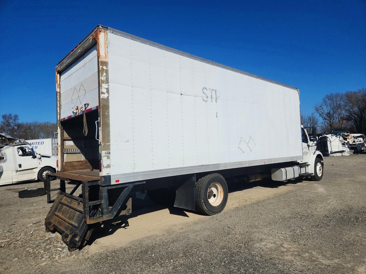 2011 FREIGHTLINER M2 106 MEDIUM DUTY photo 4