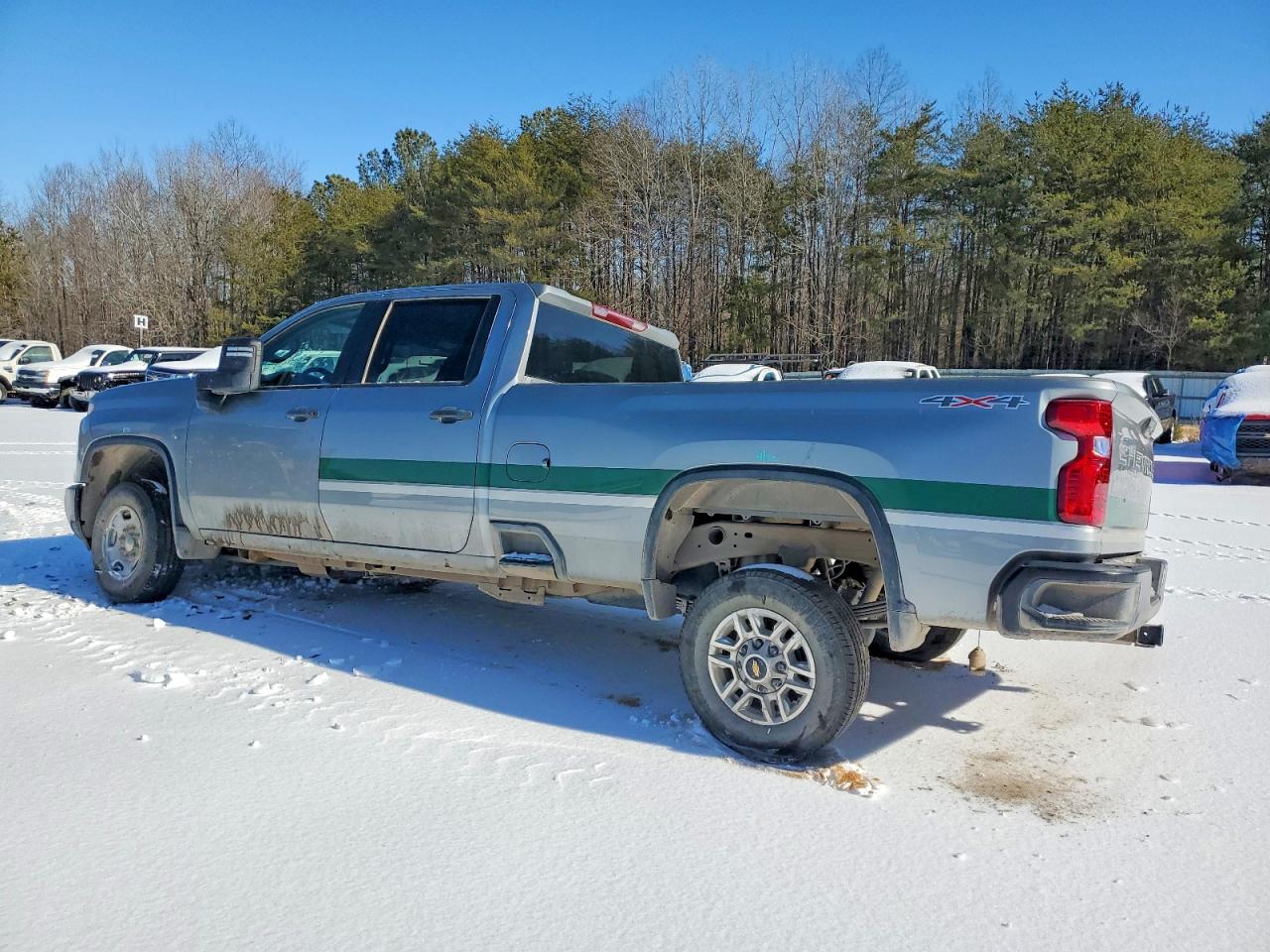 2025 CHEVROLET SILVERADO K2500 HEAVY DUTY photo 3