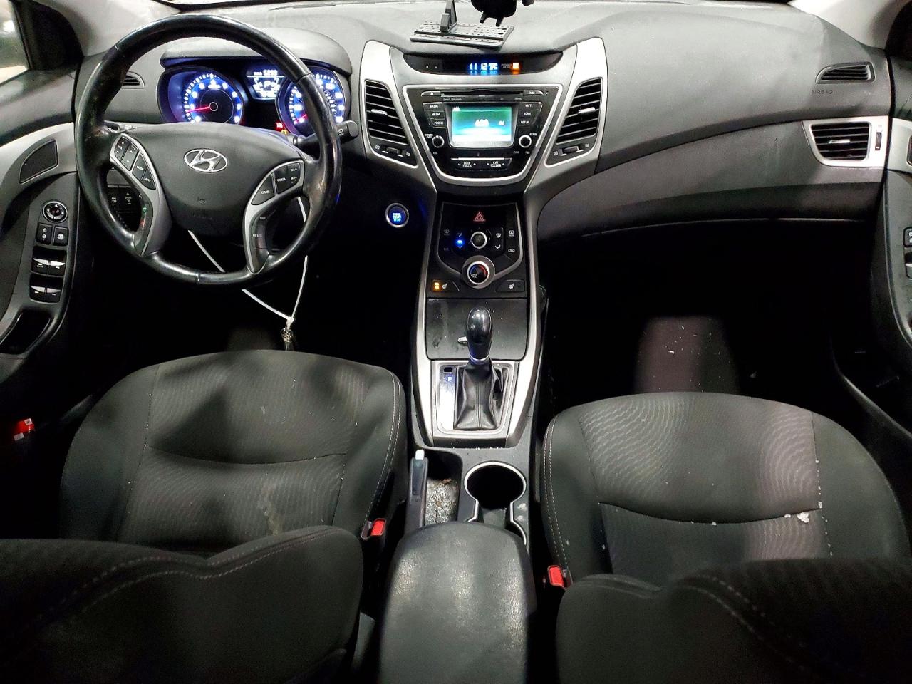 2016 HYUNDAI ELANTRA SE photo 8