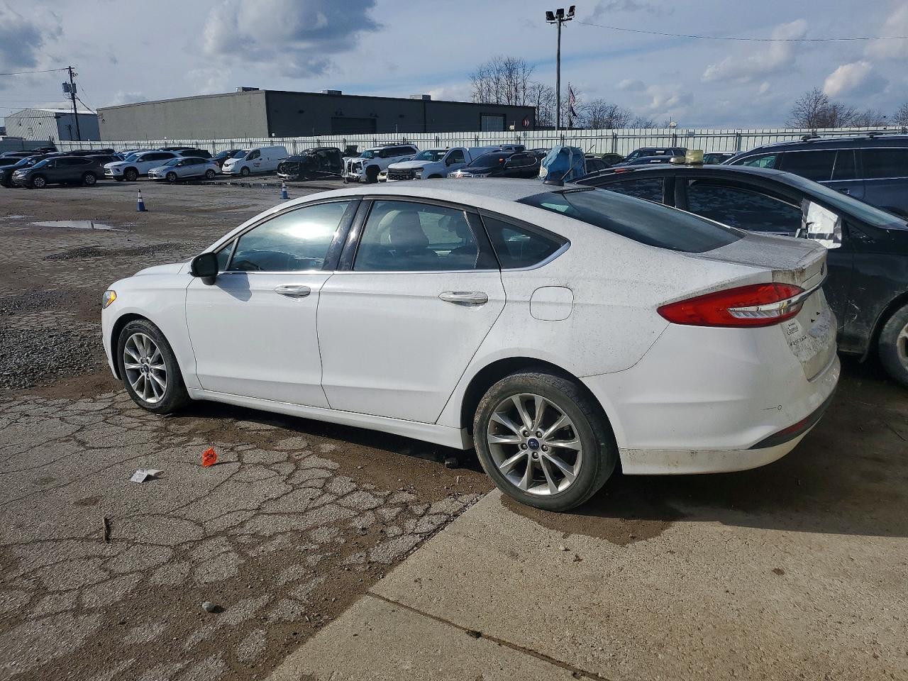 2017 FORD FUSION SE photo 3