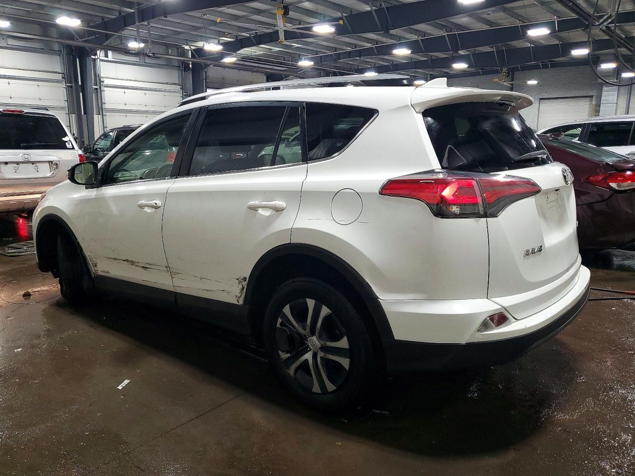 2018 TOYOTA RAV4 LE photo 2