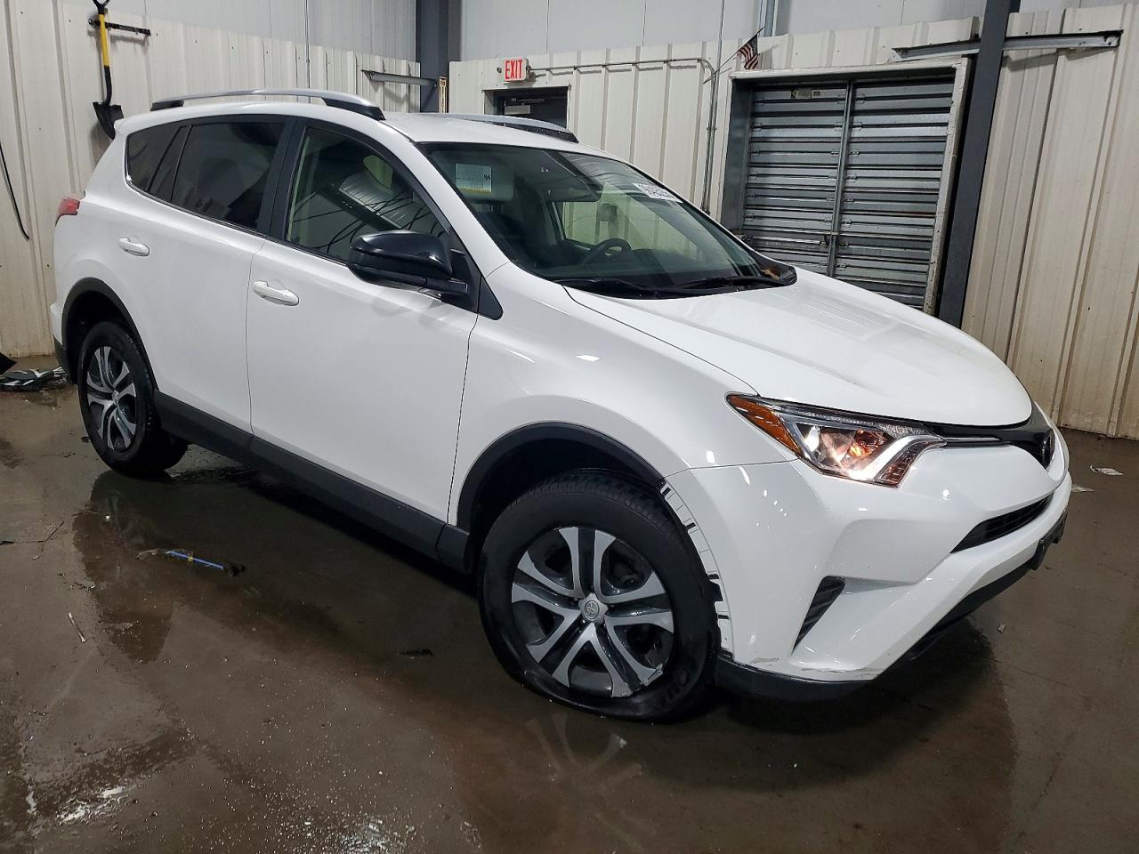 2018 TOYOTA RAV4 LE photo 4