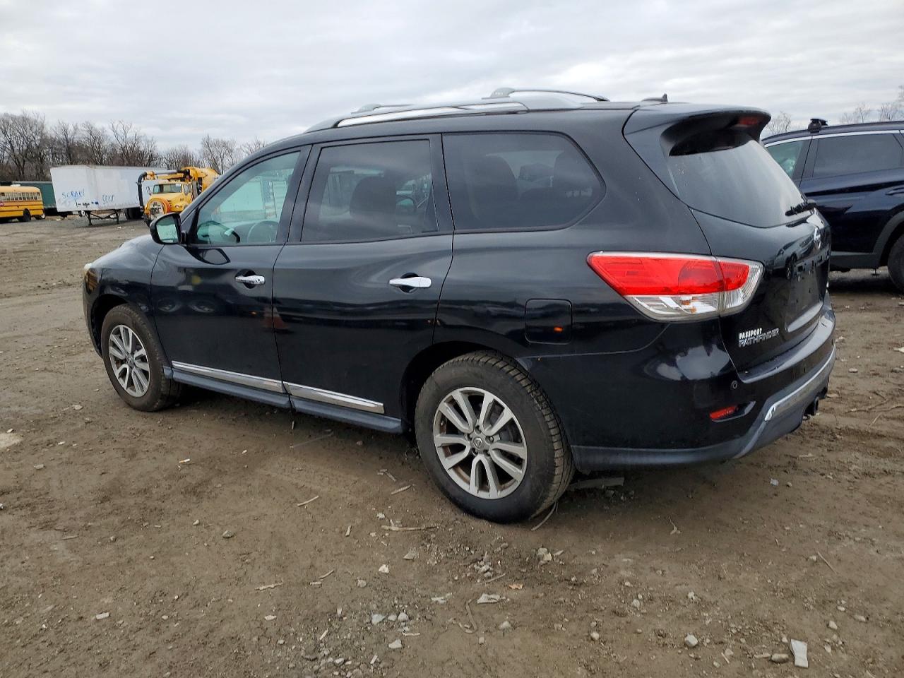 2013 NISSAN PATHFINDER S photo 2