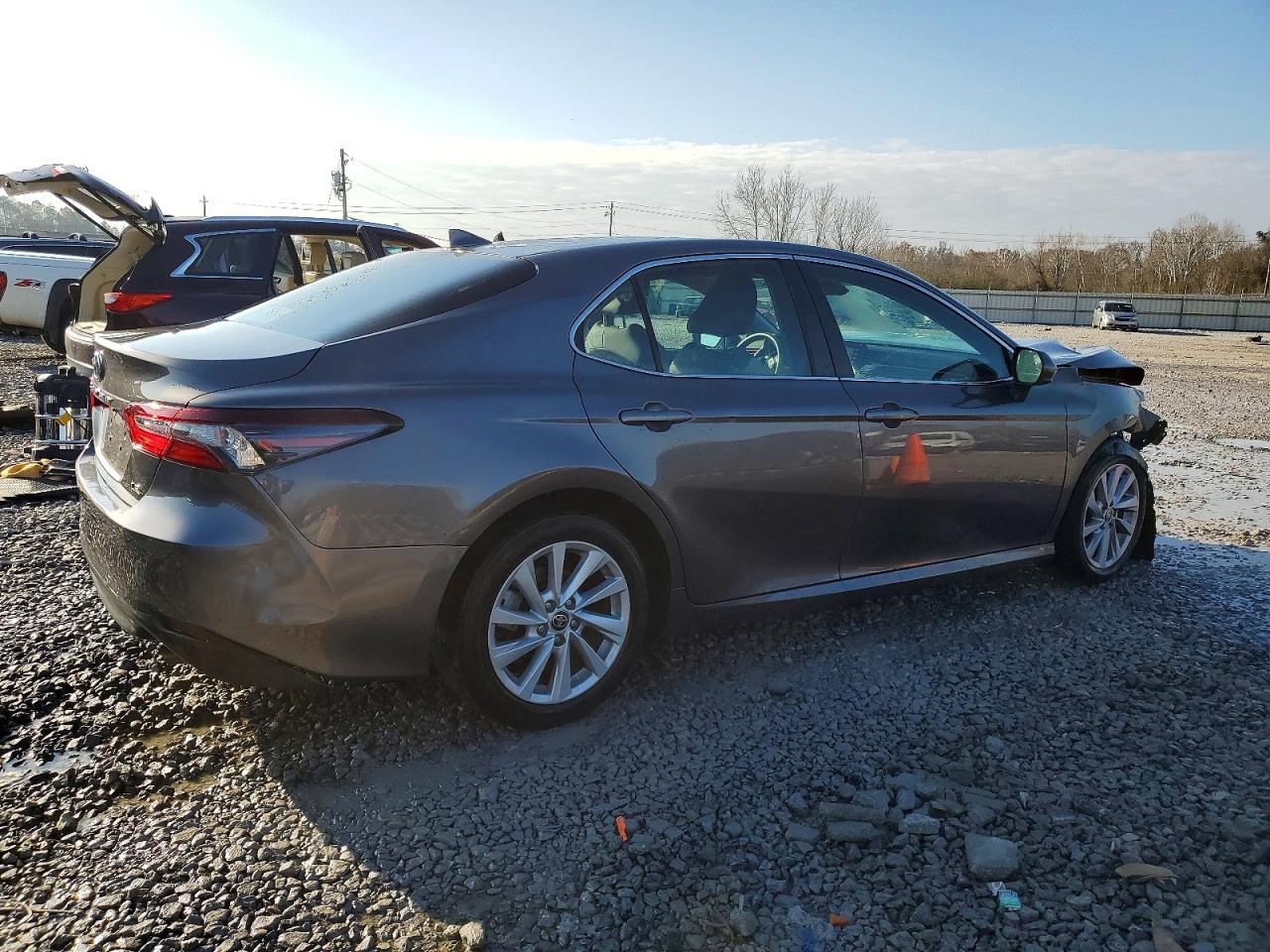2023 TOYOTA CAMRY LE photo 3